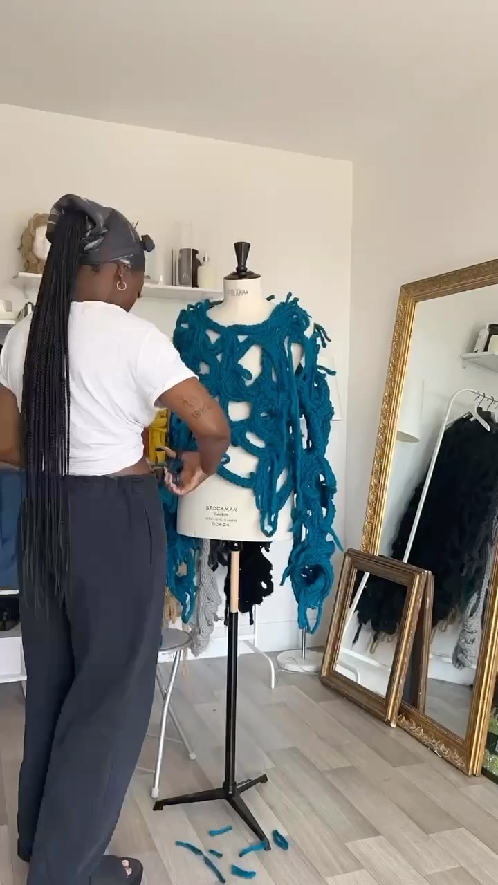 Mon premier HOMME.
( encore beaucoup de chose à tester, mais faut pas être pudique 🙃 )
L’archi au bout des doigts, c’est @nailbandida ✨