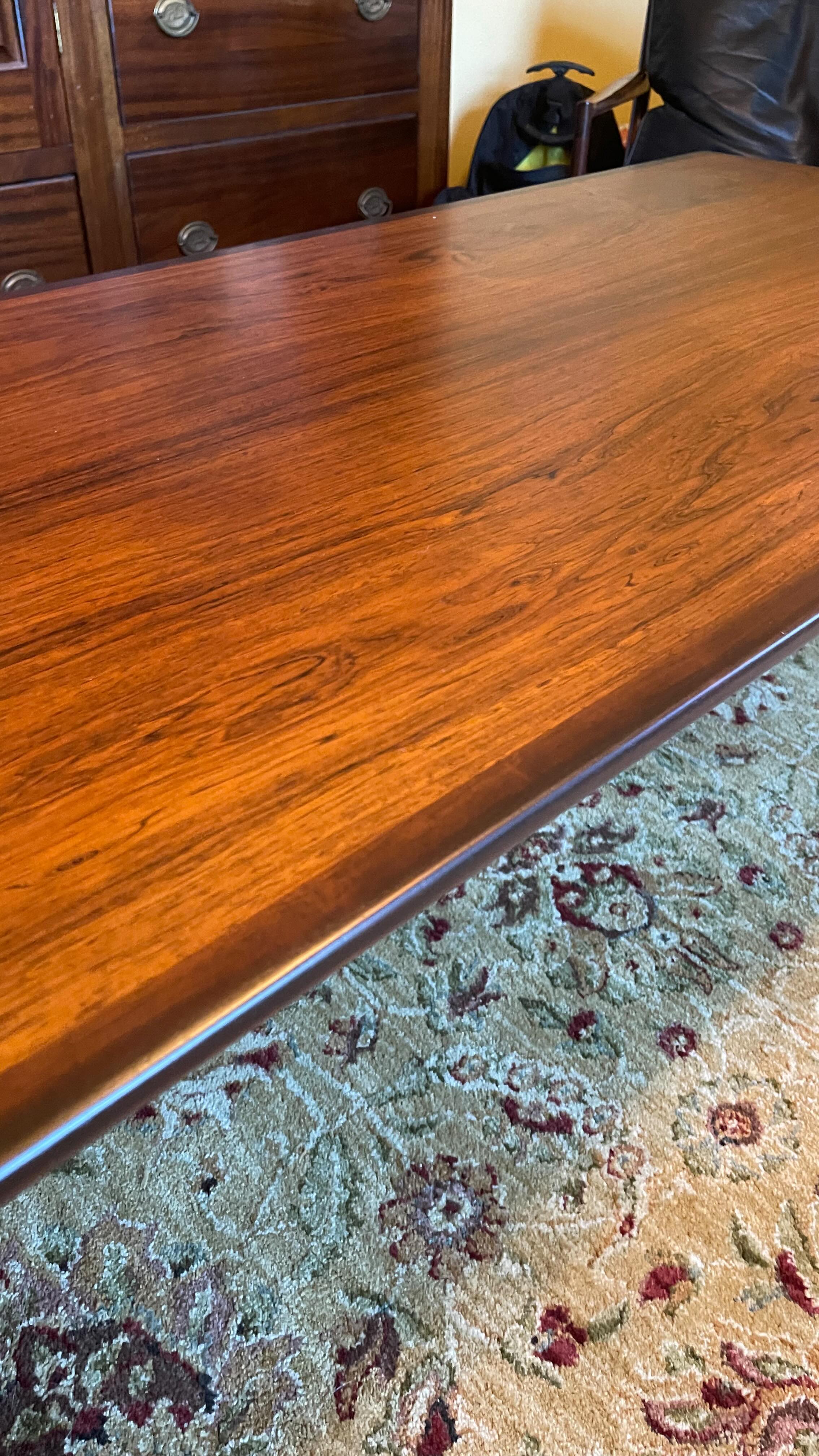 Who else loves their job? It’s hard trying to make it as an #entrepreneur but when you find it, you hold on to it and never let go. Some of us are not lucky enough or in the position to venture on our own. Start as a hobby and one day you will be making more than your 9-5. 💯 #entrepreneurlife #enjoylife #furniturerestoration #love #rleswoodwork
•
•
•
No finish is perfect but this one came close. Brought this coffee table top back to its glory days 🤌🏾
Finish - @zarluxurystain
#entrepreneurlife #enjoylife #furniturerestoration #love #rleswoodwork