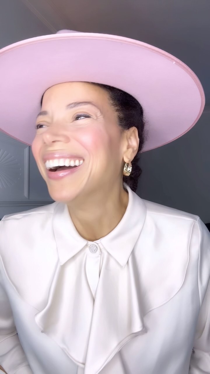 Happy New Year everyone! Let’s go! I wanted to touch on a popular topic I tend to run into with my ALL my clients! CONFIDENCE. Do we have it or not? Listen here for what I believe. Mwah! You’re the best!
.
.
.
.
#imageconsultant #peoplelover #imagemaker #stylist #truthseeker
#nyc #homanbrand #fashion