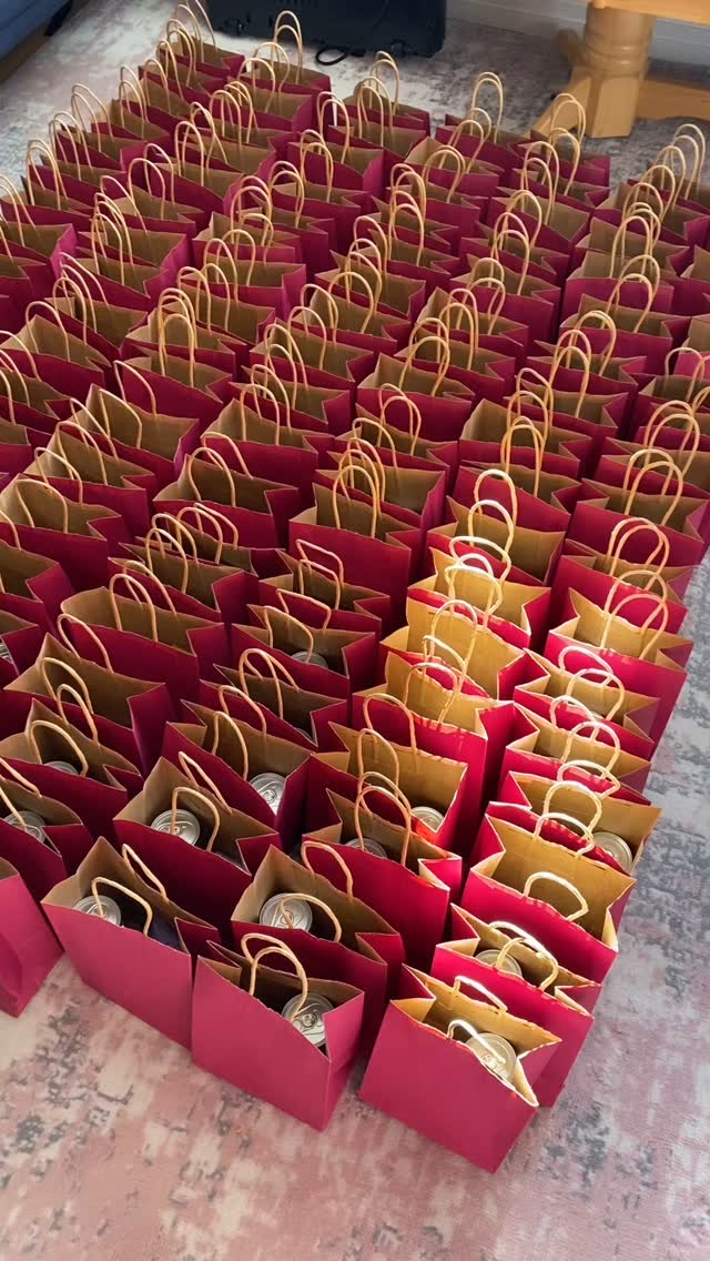 Celebrating 40 in style!
We had the absolute pleasure of creating these special party bags for our lovely client’s 40th birthday — and let’s just say, they were a hit!
Each bag was filled with:
Appletiser Sparkling Juice | Freshly Baked Meat Pies | Puff Puff | Sausage Rolls | Cookies
— a perfect mix of sweet, savoury, and celebration!
It’s the little things that make big moments extra special — and we’re so glad we could be part of the joy. Our client was over the moon, and we’re so grateful for the trust!
Planning a birthday, bridal shower, corporate event or just want to treat your guests to something memorable?
Let Nomie’s Kitchen bring the flavour and the flair.
Call on 07902149685 or DM to order or customise your own party bags!
#NomiesKitchen #PartyBagPerfection #CelebrationVibes #40AndFabulous #EventTreats #SmallBitesBigJoy #SupportSmallBusiness #FoodWithLove