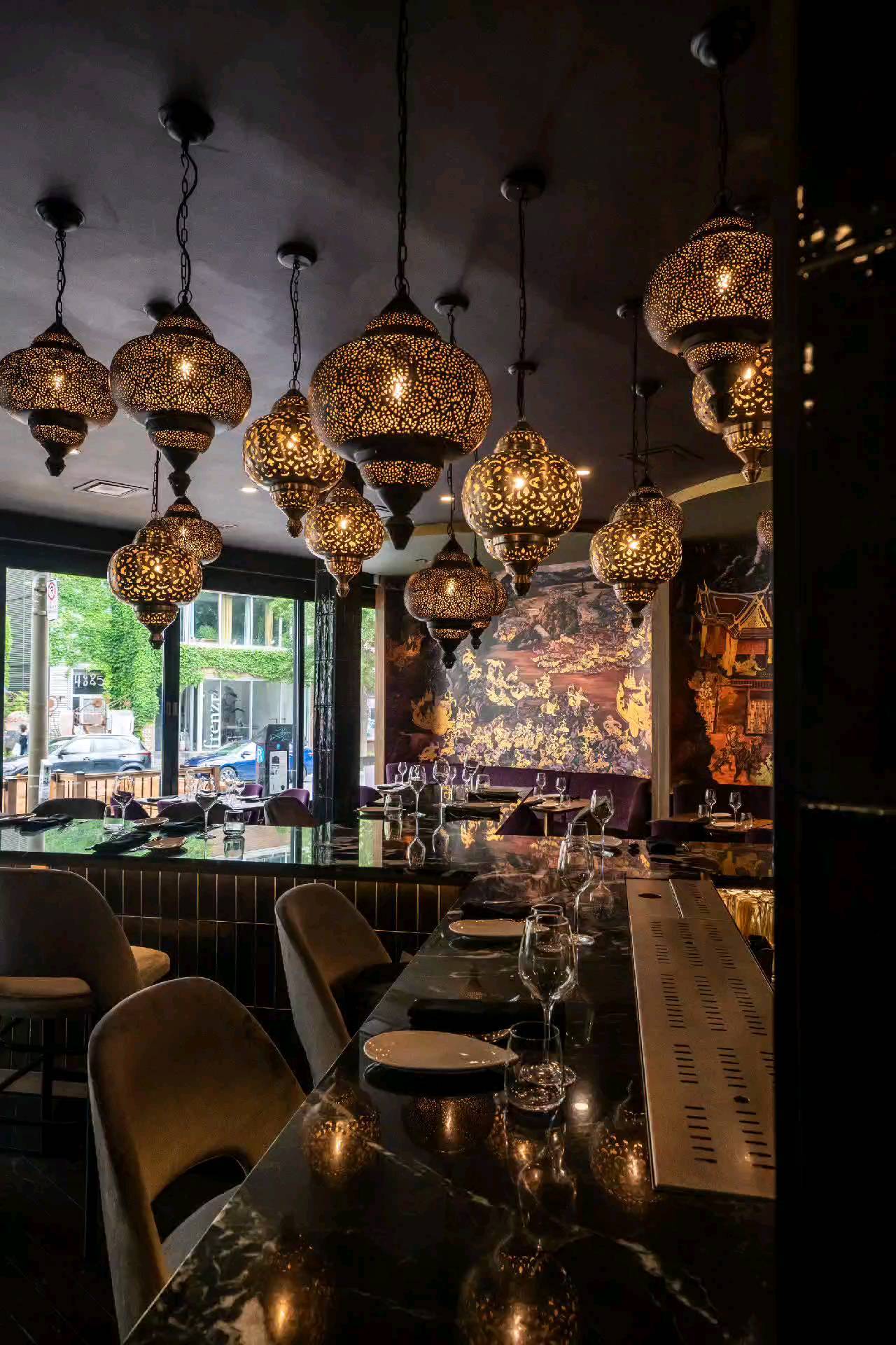 Works of art all over in the newly renovated @pamikamtl by @ferobosc
#restaurant#corporatephotoshoot#mtlresto#resto#thairestaurant#montrealnightlife#photography#photographer#interiordesign#art