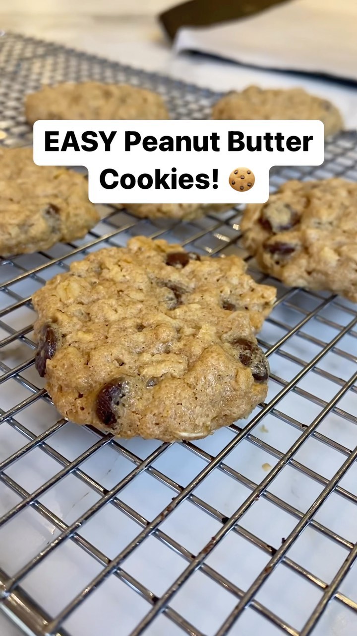 MUST TRY 5-ingredient peanut butter cookies!🍪😋
RECIPE:
1 cup rolled oats
1/2 cup granulated sugar
1 cup salted smooth peanut butter (I used Kraft)
1 egg
1/2 cup chocolate chips
In a large bowl mix together all ingredients. Bake on parchment lined cookie sheet at 350F for 13-15 minutes. Store in sealed container at room temperature for up to a week or in freezer for up to a month.
Comment below if you will make them and follow for more easy recipes!
#peanutbutter #snackingideas #easyrecipe #easysnacks #5ingredients #proteinpacked #dietitians #viral #viralvideos #foryoupage #fyp #foodiesofig #torontofoodies