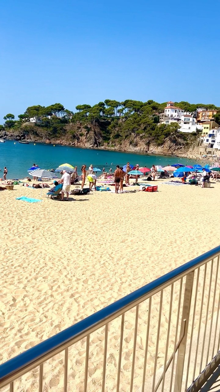 Buenos Dias #costabrava 🏖
Mein #ootd ist Sommer pur☀️(„Für den Segelfreund“) wasserfester Swimming-Suit, 100%Kautschuk, ich kann es immer wieder anziehen und deine Geschenke immer wieder voll schön verpacken. 😀Das verspreche ich! Sogar meine Masche ist aus 100%Biobaumwolle.
Mich gibts in verschiedenen Größen und ich freue mich schon sehr, wenn ich zu dir darf💕.
#geschenkstoff #mitstoffeinpacken #nachhaltig #wiederverwendbar #keinmüll #savetheplanet