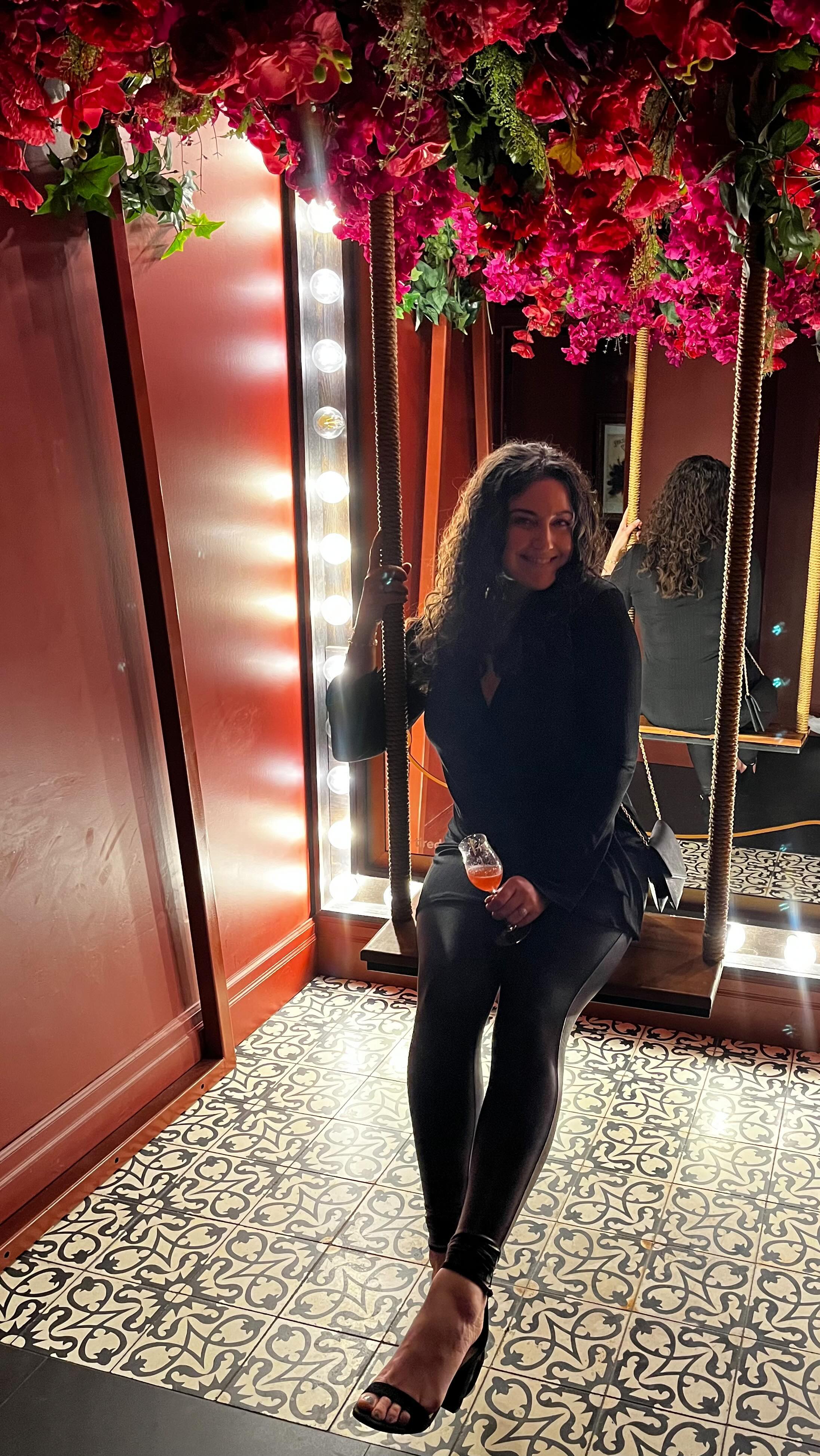 Client dilemmas: ‘Should I stick to salads?’ My take: Dining out = guilt-free enjoyment! Treat yourself, savor every bite, and relish the experience without a worry in sight. 🍽️✨
Remember, it’s all about balance! Aim for that 80/20 rule – prioritize wholesome choices most of the time, but allow yourself the freedom to indulge and truly savor those special moments out. Life’s too short for food guilt! 🙌🏼💫
#BalanceIsKey #EnjoyEveryBite #FoodFreedom
#GuiltFreeDining #TreatYourself #NoWorries #momanddadsnightout #mindfulchoices #bloomagain