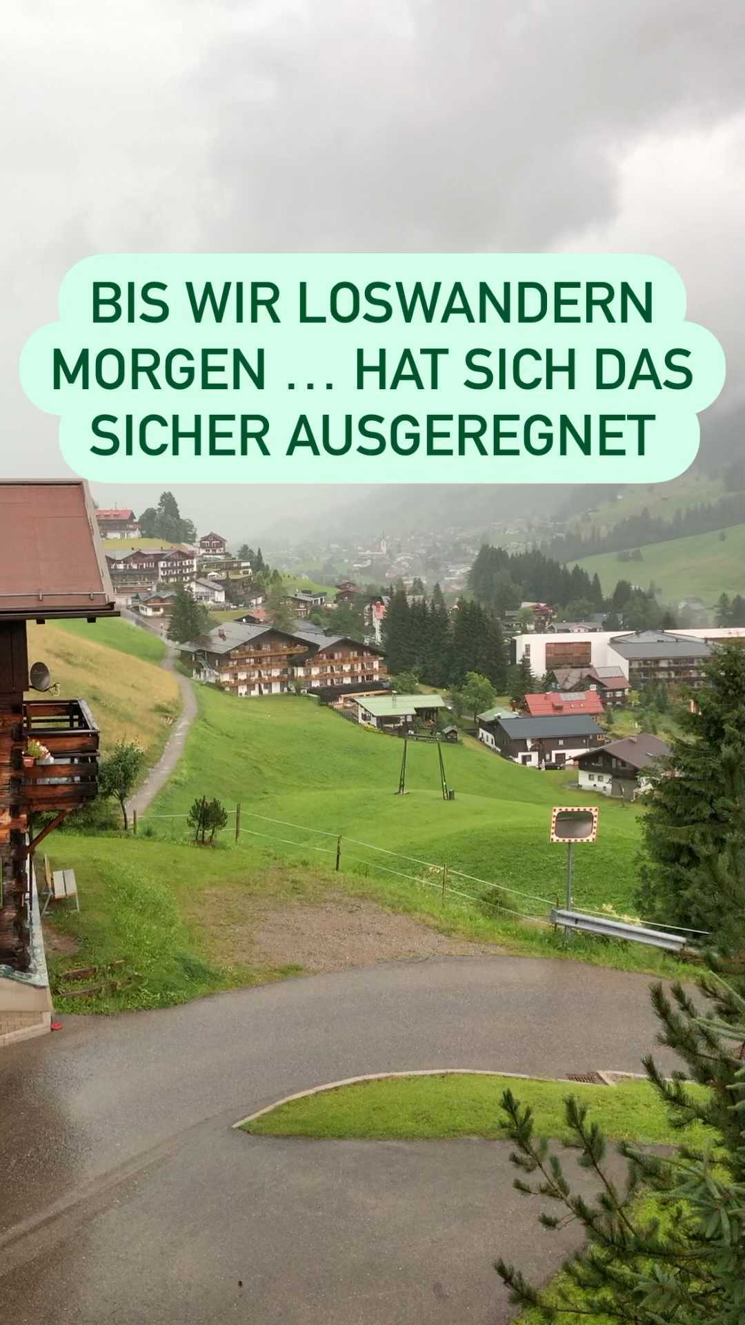 Auf geht’s #alpenüberquerung #österreich #dancingintherain #holiday