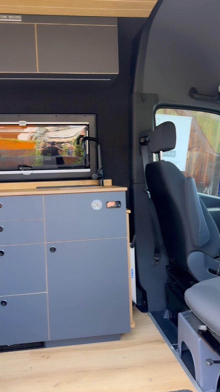one of the latest build✌🏼visit from customers🙌🏼
#mercedes #sprinter #sprintervan #camper #van #vanbuild #madeinswitzerland #handmade