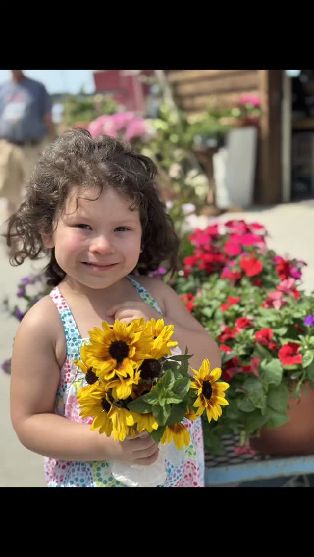 Love seeing the pure happiness on a child's face at the farm!
*posted with permisson*
#texas #easter #weekend #homegrownplants #farmersville #flowers #smile #joy #sharejoy
