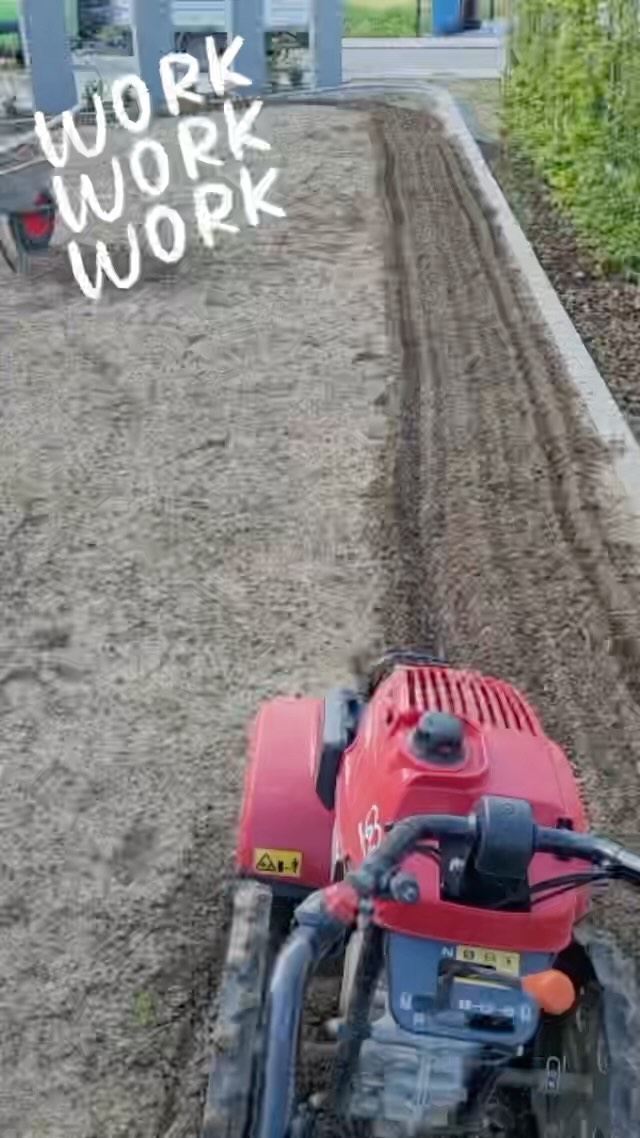 Endlich kann der Rasen angelegt werden 💪🏼🌱
#galabau #gartengestaltung #gartenbau #rasenpflege #vertikutieren #garten