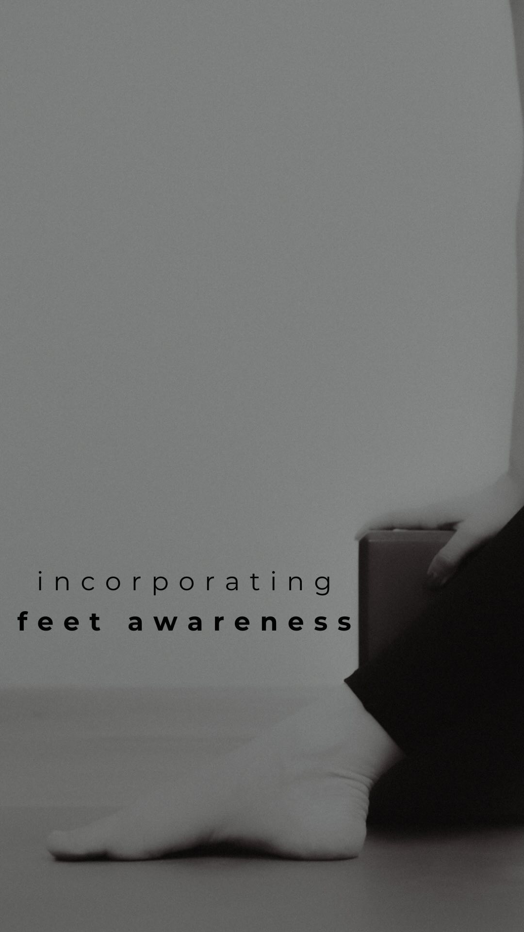 This week we were exploring our feet in asana 🦶Integrating various parts of our feet allows us to explore poses in entirely new ways.
How about these 3 different variation of sun salutation ?
See you tomorrow morning 09:30 @yogibar.berlin
we will do some familiar stuff aaaaaand some creative vinyasa flows by incorporating our feet differently🌪️🌪️🌪️
#yogaberlin#yogaanatomy#yogasequence