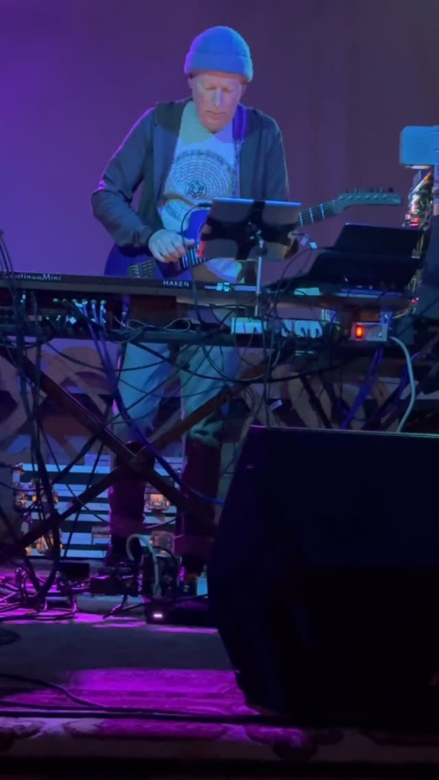 The Michael Stearns immersion continues…
#michaelstearns #ambient #ambientmusic #concert #sound #soundscape #electricguitar @solar_culture_gallery