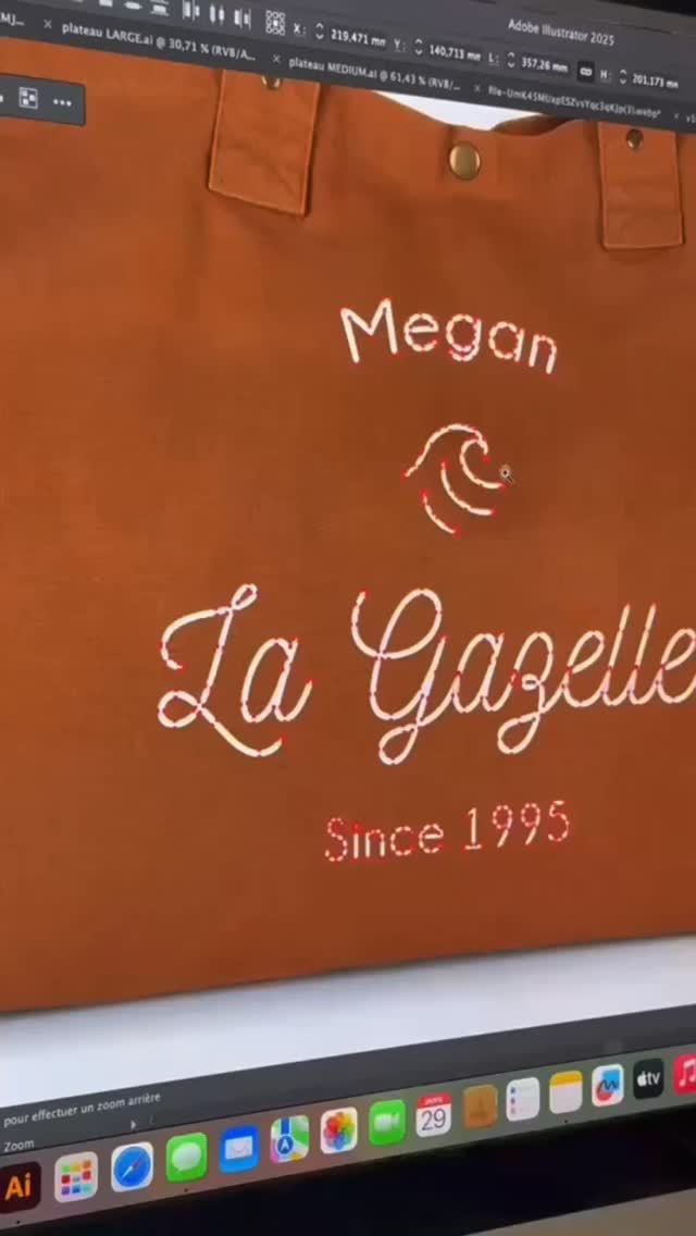 Clairement vous l'adorez, et nous aussi 💕
Le cabas de plage SUZIE est aussi un de vos coups de cœur des beaux jours !
Des couleurs pétillantes, un design à votre image, il est unique, comme vous 💫
#sacdeplage #summer #cadeaupersonnalise #idéecadeau #creatricetoulousaine #idéecadeau #summer #cadeaupersonnalisé #handmade #luzetnina