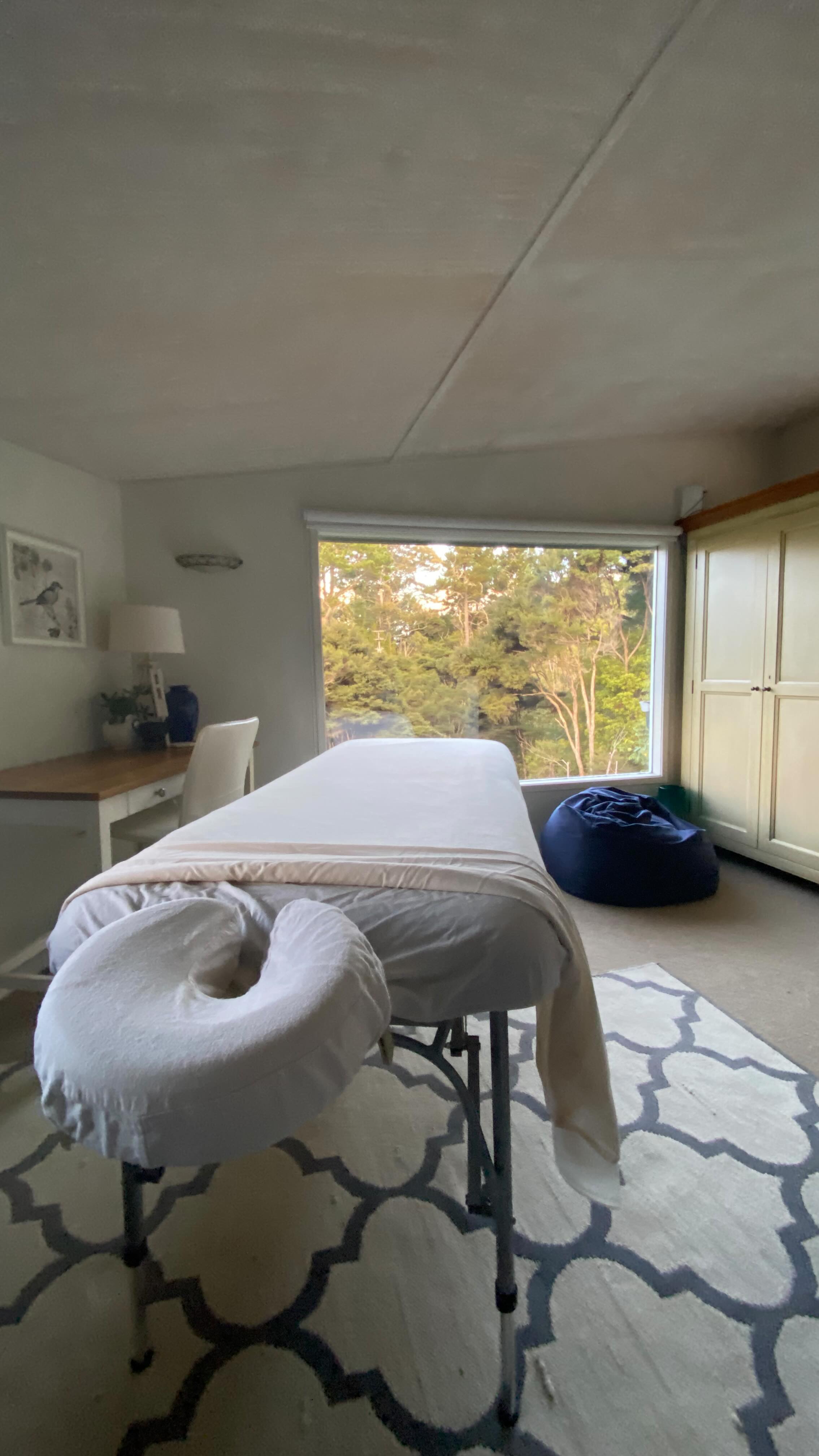 I love seeing my clients closer to nature. The green around brings me peace and joy and we always have the best time together.
#massageinauckland #mobilemassage
@warblers_retreat