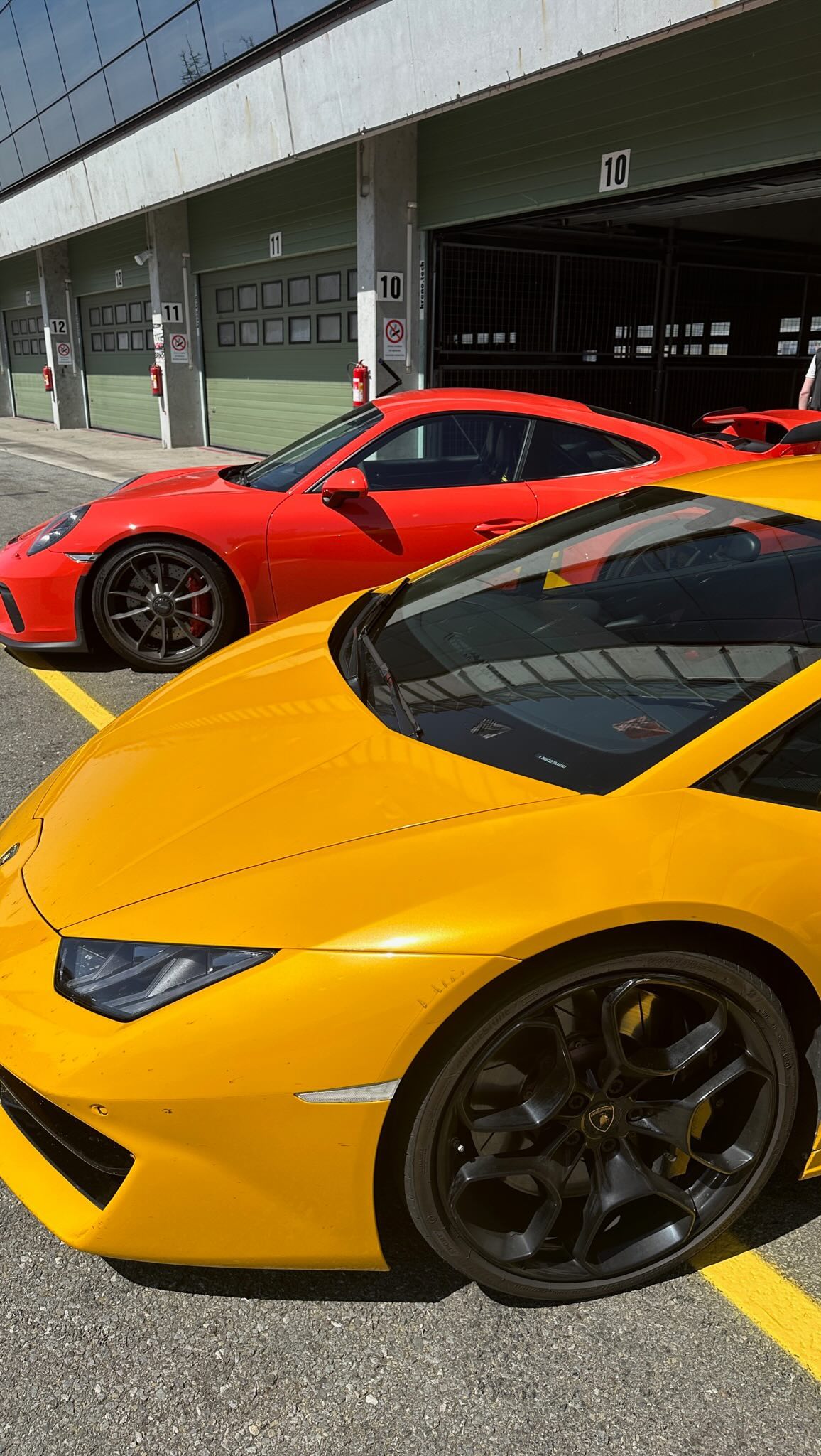 Projet se v něm můžete přímo na závodním okruhu nebo po silnicích po celé ČR a SK. Rezervace a dárkové poukazy najdete na www.showdrive.cz ☝️😎 #luxurycars #racecar #lamborghini #lambo #showdrivecz #trend #lambohuracan #carsofinstagram #carslover