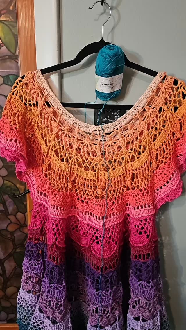 Day 60/100!!
Look at how long the dress is now that it's 60 rounds long!
#100dayproject2025
#100daystoabetterworld
#betterworlddress