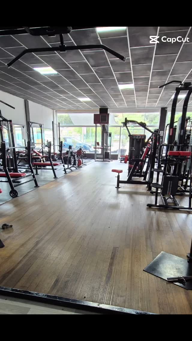 🏋️♂️ Votre salle de sport à Cavaillon vous attend ! 💪
Vous cherchez un endroit où vous sentir bien, progresser et vous surpasser ? 🏃♀️
Nous vous offrons :
🔓 Accès 6h-23h, 7j/7 pour s’adapter à votre emploi du temps
🗓 Ouvert les jours fériés
🏋️♀️ Espace musculation et cardio avec des machines Panatta neuves
🤸♂️ Cours collectifs inclus dans votre abonnement
🍔 Food truck sur place pour reprendre des forces
💆♂️ Tarif préférentiel ostéopathe pour prendre soin de votre corps
🧖♀️ Tarif préférentiel massage / drainage pour favoriser votre récupération
📈 Programme personnalisé gratuit et bilan corporel offert
🥗 Bar à salades & compléments alimentaires pour soutenir vos objectifs
🎯 Séance découverte offerte pour tester avant de t’engager
📄 Inscription à partir de 16 ans
📝 Avec ou sans engagement
💰 Abonnement dès 0,95€/jour
🏡 Ambiance familiale garantie ! 🤗
➡️ Rejoignez-nous à Cavaillon et prenez soin de votre corps dans une ambiance conviviale et dynamique ! 🏆
💥 Inscription ouverte dès maintenant ! ✨
Capital Santé
484 Avenue Saint Baldou
04.90.78.02.33
Accueil du Lundi au Vendredi 8h30/19h30
#SalleDeSportCavaillon #Musculation #Cardio #Fitness #BienÊtre #AmbianceFamiliale #ObjectifsAtteints #SeDepasser