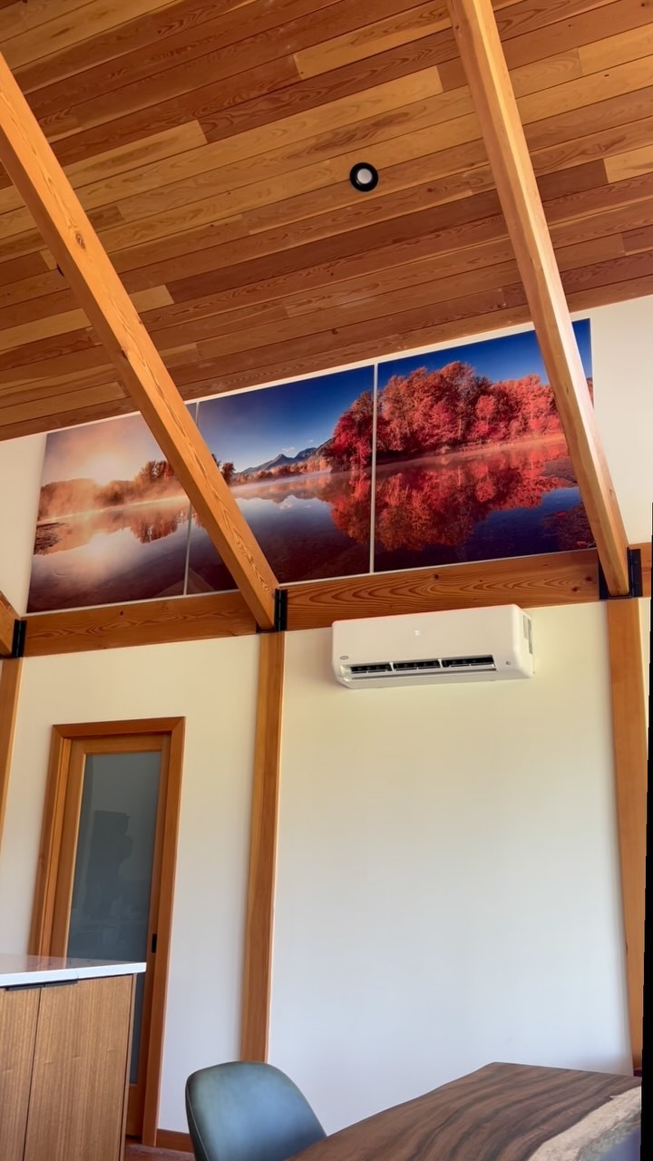 Another epic installation (with a super groovy music track to go along with it) that transformed a plain white wall into an inspiring and uplifting portal to nature’s beauty. Thanks again to our amazing collectors. Wishing you many joyous mornings drinking your coffee and entertaining friends while looking at this art piece! #wenatcheeriver #artpurchase #fineartphotoprints #diningroomdesign #leavenworth #tryptic