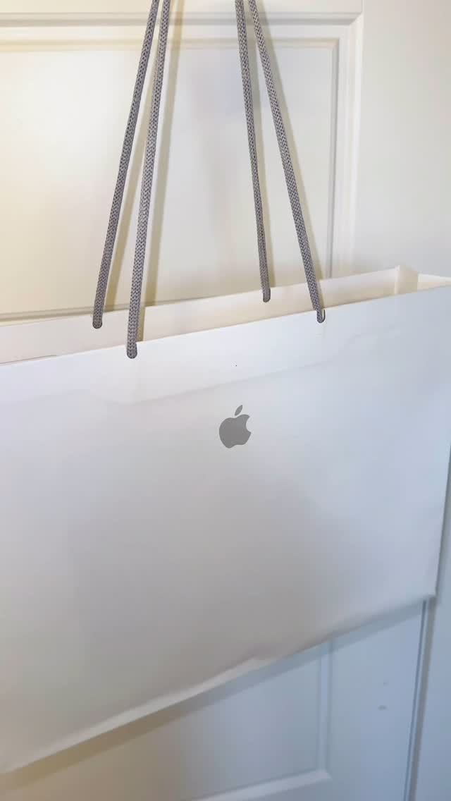 Defenitely couldn’t wait to record a video to unbox her, MacBook Pro M4 Pro Chip 14” in Space Black✨
#macbookpro #apple #macbookunboxing #macbookm4pro #appleunboxing