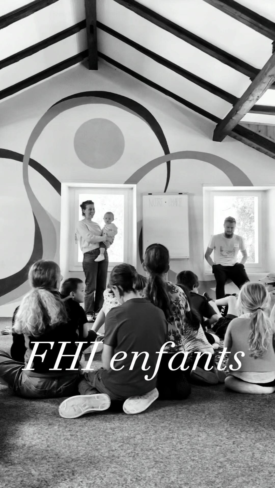 Qui a dit que les enfants ne pouvaient pas faire de FHI?
Lors du dernier week-end de l’ascension, les ateliers Muntu ont animé une session de formation humaine intégrale sur trois jours, axé sur la paix au sein des familles.
Afin que tout le monde puisse parler la même langue et utiliser les mêmes outils, nous avons spécialement créé la FHI pour les enfants.
Ils ont appris à reconnaître et situer les émotions dans leurs corps, comment les déloger et ont même effectué leur première relecture pour actualiser leurs forces vitales humaines.
Quand la paix dans la famille est instaurée par les enfants 🤍
www.muntu.ch