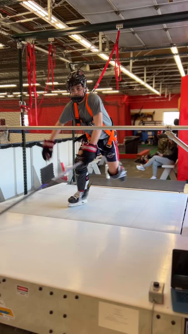 incline grind for @mhockey97
#tcs #tcstrainingcenter #icehockey #hockey #skating #powerskating #skatingtreadmill