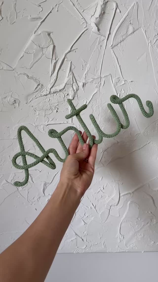 Každé jméno je jedinečné — stejně jako vaše miminko.
A právě proto si zaslouží své místo v pokojíčku.
Vyrobím dekoraci, která zůstane – nejen jako ozdoba, ale jako vzpomínka na to nejcennější - vaše dítě🥹✨