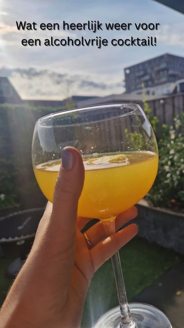 ☆♡ Cocktails ♡☆
Goed (en lekker..) drinken is onmisbaar met dit weer. Wat zijn jullie ideeën voor de beste alcoholvrije cocktails?
#cocktail #recept #recipe #alcoholvrij #verloskundige #zorg #samen #lekker #koken #recepten #gezond #baby #moeder #zonnig #Vlaardingen #Maassluis #Maasland