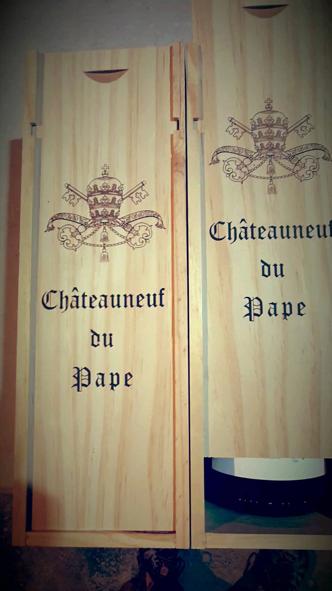 Quelques Magnums de Chateauneuf 2020 en préparation.
#vignoblesmontthabor #chateauneufdupape #magnumwine