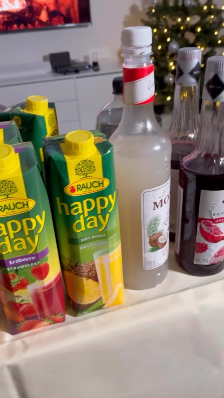Keine Lust mehr auf langweilige Softdrinks ?
Wenn auch bei Deinem Event kein ausgefallener Drink fehlen darf, dann bist du bei uns genau richtig…
#barkeeper #cocktails #bar #bartender #drinks #cocktail #mixology #drink #gin #mixologist #cocktailbar #bartenderlife #barman #drinkstagram #gastronomie #berlin #gintonic #bestbars #party #rstetten #worlds #berlinbar #drinkphotography #neuk #mixologyart #barberlin #weekend #cocktailtime #longdrink #bartenderschoice