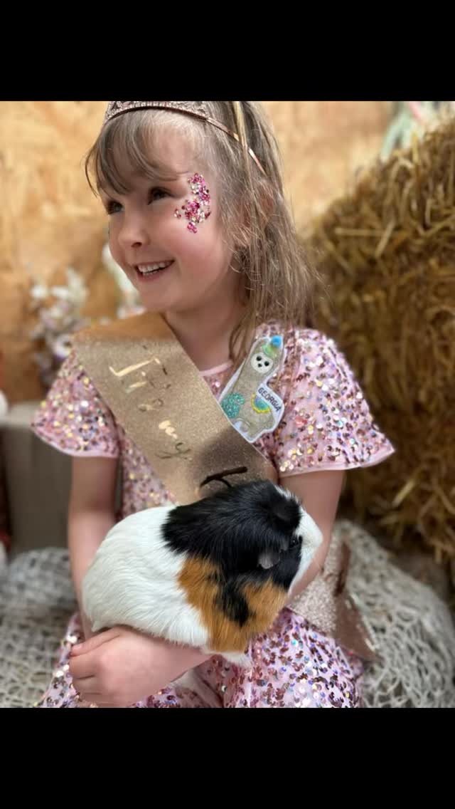 “A birthday filled with cuddles and play, Little giggles all through the day!
With fluffy friends and besties too, Her birthday dreams all came true!”
🦙🎂🩷💕 #birthdaypartyideas #cutebirthday #childrenbirthdayideas #farmbirthday #alpacavisit #alpacawalking #warrington #cheshirefarm #fyp
#woodlandsalpacafarm