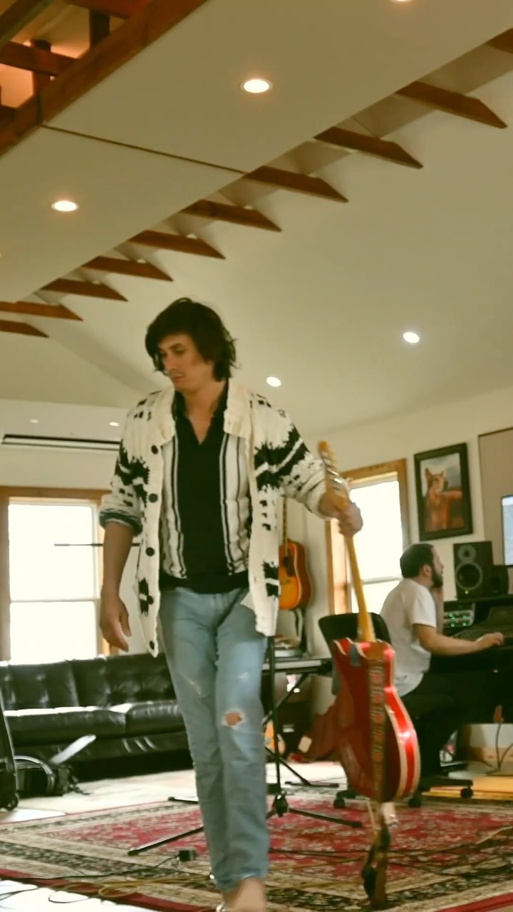 We put permanent marker on my vox amp & pedals for the first time!
•
•
•
•
•
•
#vox #love #music #vintage #rock #atx #austin #texas #tx #tejas #texastodo #texaslife #style #styleinspo #vintage #vintagestyle #vintagefashion #vintageclothing #austintexas #atxlife #austinartist #texasforever