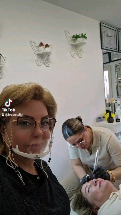 Geef je op voor een van de meest belovende cursussen PhiRemoval. Ben je een starter of werk je als PMU specialist voor beide is dit een veelgevraagde behandeling.
Denk je al een tijdje om van carrière te switchen of wil je je skills verbreden dan is Phiremoval de juiste stap voor jou.
Doormiddel van een natuurlijke vloeistof wordt uw oude pigmentatie stapsgewijs verwijderd. We kennen allemaal wel iemand in onze omgeving die van zijn of haar oude permanente make-up of tattoo af wilt.
-Voorbeelden van PhiRemoval – indicaties zijn
-Permanente make up ziet er ouderwets uit
-Permanente make up is van slechte kwaliteit
-De vorm van Permanente make up is niet naar wens
-Pigment is slecht of ongelijk van kleur
-Je wilt nieuwe Permanente make up, en de huid is te verzadigd met pigment.
Voor meer informatie
☎️0031643204949
Malihe_gorji@hotmail.com
🔺آموزش حضوری و آنلاین فی ریمووال با مستر رسمی آکادمی فی در هلند
🔴اخذ مدرک بین المللی از آکادمی فی
🔴ساپورت شش ماهه به همراه ارتباط مستقیم با مستر
🔴کیت کامل محصولات فی ریمووال
🔴نصب اپلیکیشن کرفت مستر
🔴یادگیری اصول و تکنیک فی ریمووال و آشنایی با محصولات آکادمی فی
🔴ریموو خط چشم،خط لب،ابرو،تتو بدن و مراقبت های بعد آن
🔴یکبار برای همیشه با ورود به آکادمی فی جهانی شوید و به راحتی وارد بازار کار شوید.
❌جهت کسب اطلاع و ثبت نام با شماره زیر تماس بگیرید و هماهنگ کنید :
۰۰۳۱۶۴۳۲۰۴۹۴۹
Malihe_gorji@hotmail.com