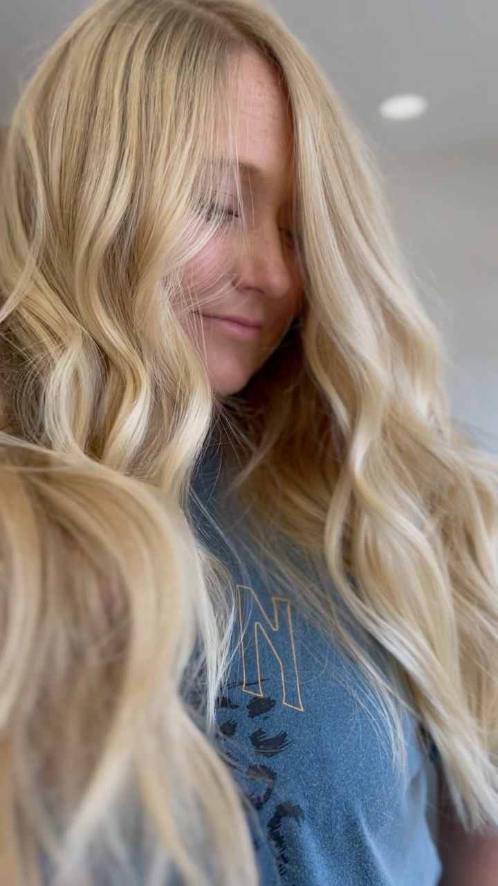 so s a l t y
_____
stylist @natalie.palmer
_____
#theivyleague #cedarandivy #babylightsandbalayage