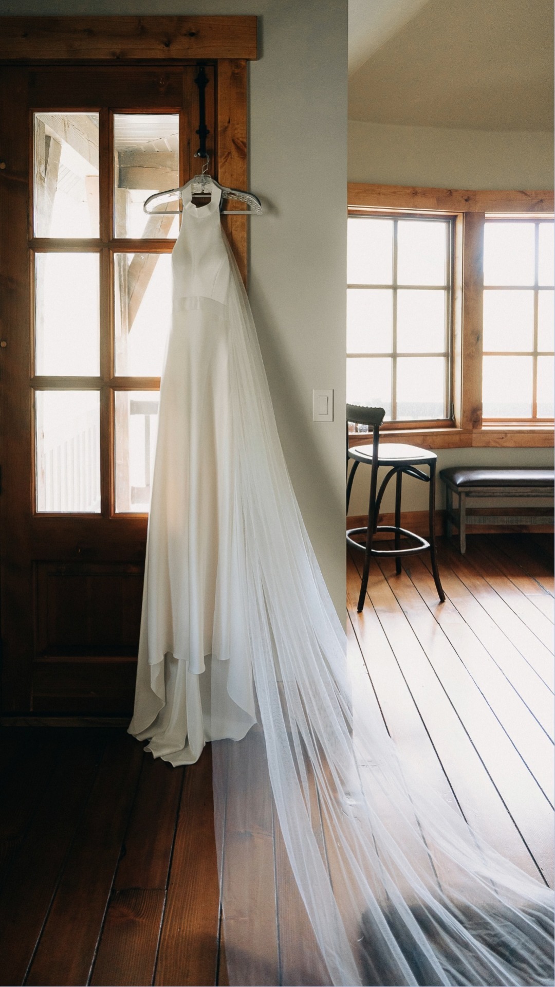 Say What?💍
Who gave these dresses permission to be this beautiful? We love that look at me moment. Picking THE dress can seem so daunting though. Remember honey, you make the dress. We can't wait to see your 2024 picks!
Dress 1
Photographer: @wildflowerphotoco
Hair: @manes_by_maddie
Dress 2
Photographer: @brynleepaige_
Hair: @lesleylind
Dress 3
Photographer: @madisonmccordphoto
Hair: @wildivyblowdrybar
#sayyestothedress #utahweddingplanner #utaheventplanner #bestdressed #whitedresses #engaged #foundmydress #elegant #engaged #letsgetmarried