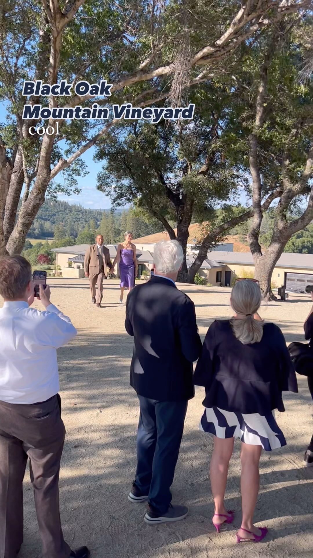Having an intimate wedding but still want a poppin’ dance party? Then have one!
This sweet wedding was at @blackoakmountainvineyards in Cool, and was just stunning. Awesome soundtrack too, and finished the night off with “Diamonds & Pearls” from Prince, which just so happened to be the groom’s favorite song (didn’t know, but it was a great guess!)