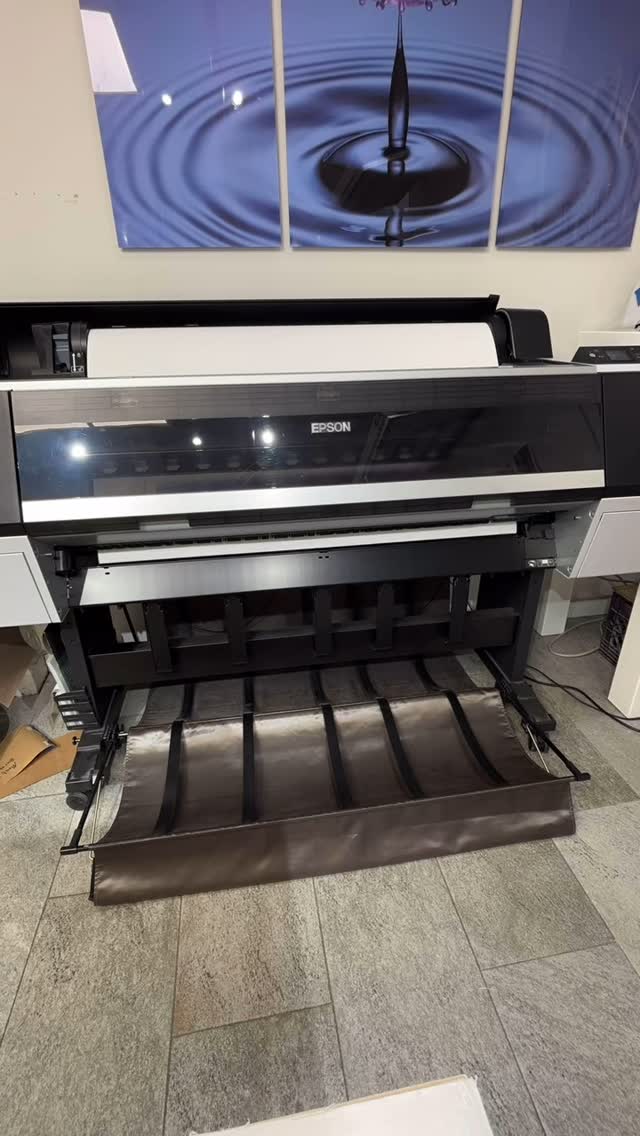 Client: Can you have this print ready for yesterday? Skylab: Brb!! 🏃🏽♂️
.
Get started today.
📧 info@skylabprinting.com
📞 (212)941-6048
🌎 www.skylabprinting.com
.
#SkylabPrinting #VinylCut #CustomPrints #wideformatprinting #skylab #wallpaperprinting #vinylprinting #vinyllettering