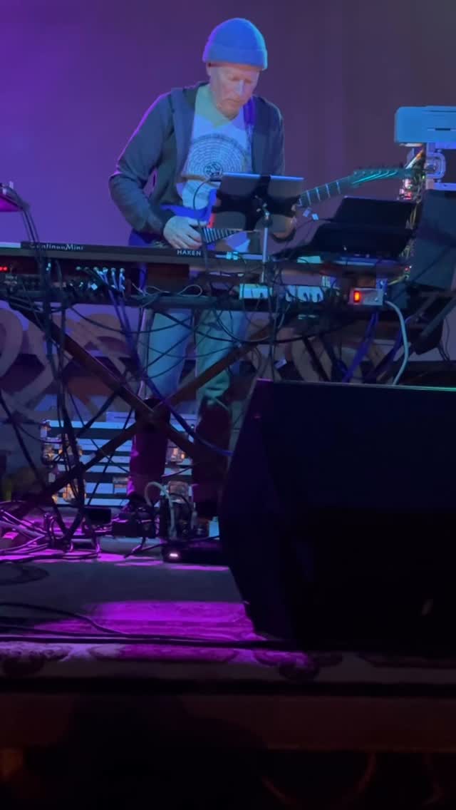 Michael softens the mood of the journey with solo guitar…
#michaelstearns #ambient #ambientmusic #concert #soundscape #sound #guitar #electricguitar #guitarist #soundjourney