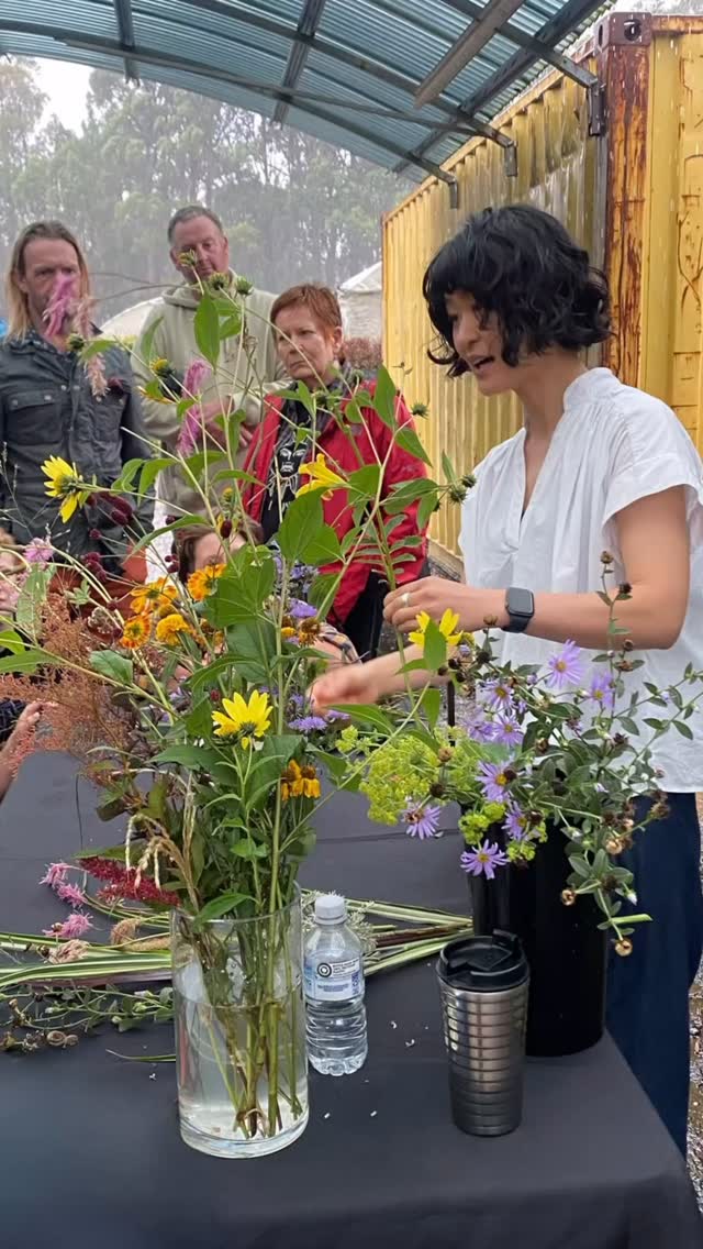 It was an honor to share this beautiful and exciting experience with fellow garden and flower lovers.
A heartfelt thank you to @antiequperennials for sharing your passion and these truly special plants with us!
I listened closely to the quiet voices of the small flowers, gently picking up each one—
so delicate, yet full of powerful life.
The joy of picking flowers hasn’t changed since childhood—
that little thrill, the happiness of holding so many in my arms,
and the soft sound they make as they brush together…
It still lingers in my heart.
#IkebanaArt
#JapaneseFloralDesign
#NatureInspiredArt
#MindfulCreativity
#FloralPoetry