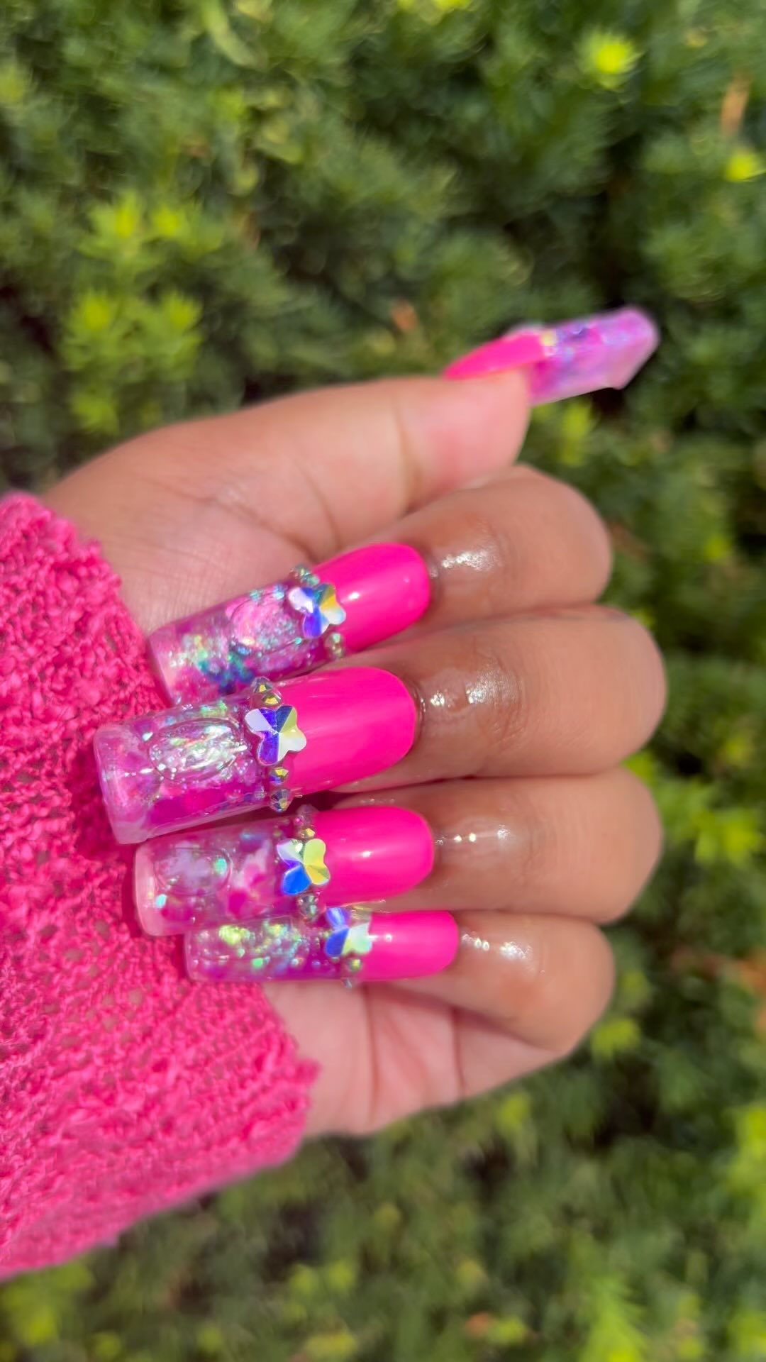 Pretty Aqua 💦🌊 nails 💅🏽.
I’m so shook at how perfect these are. Summer is coming. To a close but Barbie nails 💅🏽 are all year round 🩷💘🌸🌷🎀
@sydney3threenails on the nail tips!!!!! They were so easy to work with