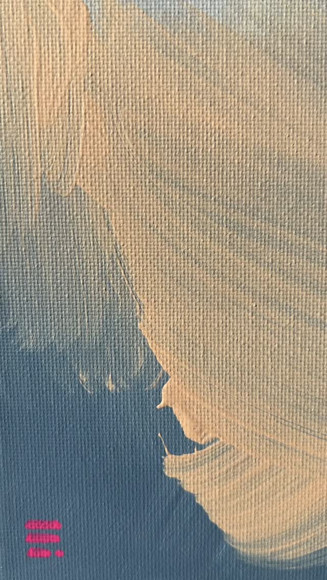 Jedes Mal, wenn ich den Pinsel wieder in die Hand nehme, denke ich: Mal sehen, was passiert… Und dann staune ich selbst über das, was auf der Leinwand entsteht. Dieses Werk hat mich mal wieder daran erinnert, wie schön es ist, sich kreativ treiben zu lassen. Manchmal ist genau das der Zauber: sich selbst zu überraschen.
#artvibes #creativeflow #abstractart #kunstliebe #selfexpression #artistlife #originalartwork #artforsale #modernartcollector #affordableart #contemporaryart #artlovers #interiorart #artforyourhome #artinspo #smallbusinessartist