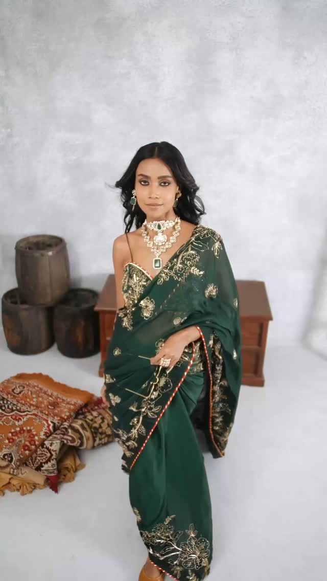 Collection SUROOR by @kapdadoriofficial now available @crossoverchicago .
To check out the collection, please
Email:mandeep@crossoverchicago.com
#CrossoverChicago #kapdadori #pakistanisuits #suits #indianwear #punjabi #punjabisuit #purplelehenga #party #shararasuit #sareelove #sareeblouse