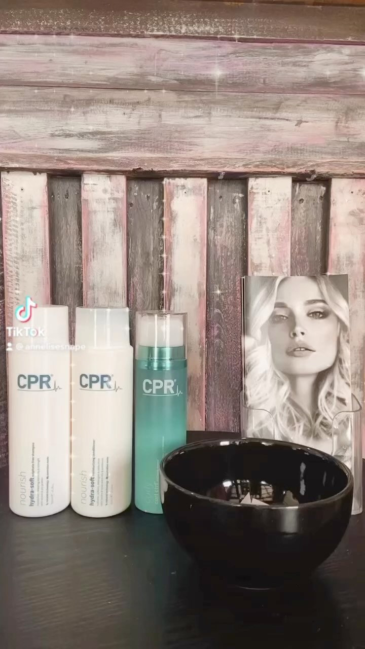 Congratulations Ella! You are the winner of our December Birthday draw. Happy Birthday🥳 We hope you enjoy your new shampoo, conditioner and leave-in from SuCasa Hair. Thank you for being such a valuable and loyal client❤️
#competition #competitiontime #winner #monthofdecember #haircare #haircarespecialist #luckydraw #hairsalon #adamstown #newcastlensw #hairstyling #newcastlehairsalon #newcastlehairdresser #ecofriendly #veganfriendly #vegancolours #sucasahair #sucasahairartistry