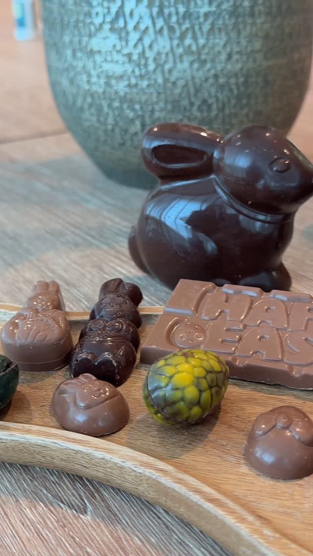 🐣 Paaslekkers alert! 🍫
Kim van locatie Gondel heeft speciaal voor Pasen haar eigen handgemaakte chocolaatjes gemaakt… en ja, ze zijn zó lekker als ze eruitzien! 🤤
Hoe leuk is dit!
#WeCanteen #GondelGoodies #Paaschoco #LokaalLekkers #EtenIsWetnen #Pasen