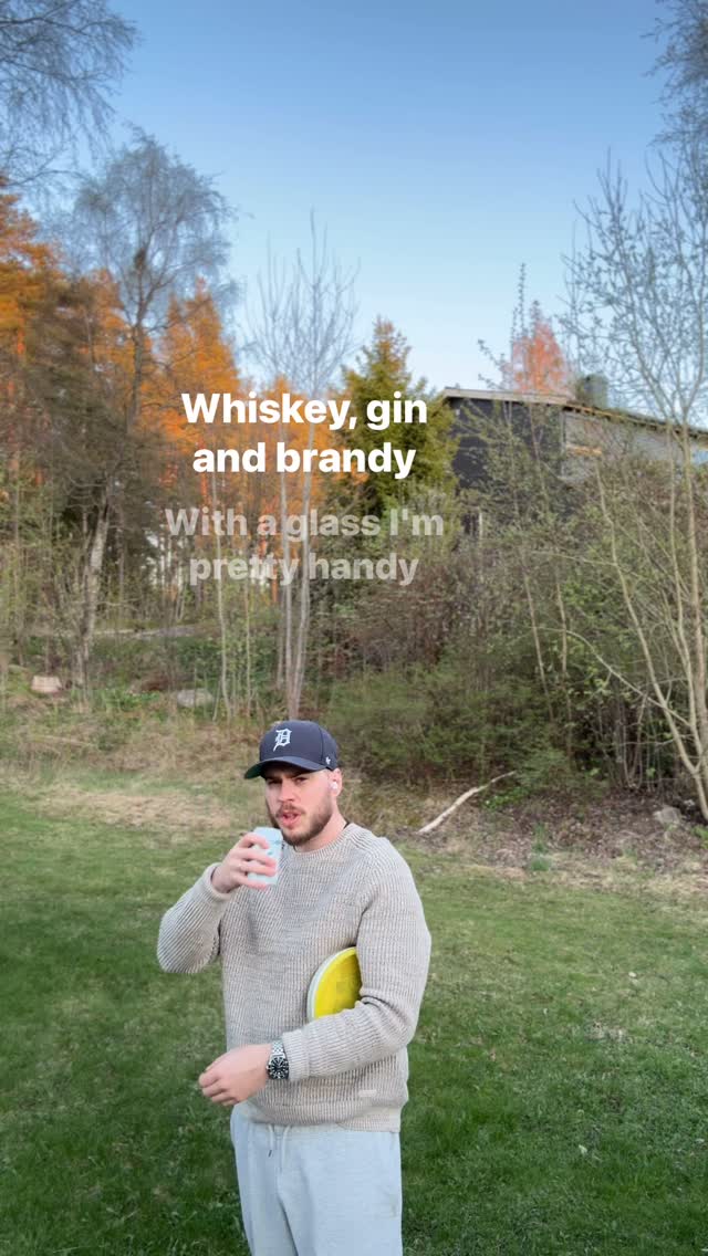 Putteformen spisses🥏 teknikken før sesongåpningen er spesielt krevende da det er krav om åpnet pils i hånden man ikke putter med 🍺