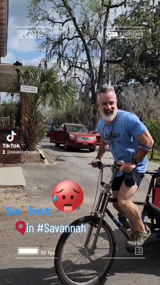 Friday #funday in Savannah! 🤪
💙
#savannah #pedicab #biketaxi #historicdistrict #rideblue #yourstruly #savannahstaple