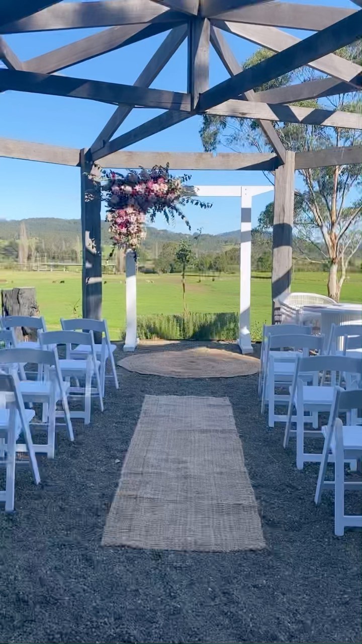 Take a walk down the aisle with me at @thehomesteadberry
Beautiful setup for the lovely Bek & Ben married by yours truly 💕
Flowers: @jessicaleafloraldesign
#sydneycelebrant #southcoastcelebrant #sydneywedding #southcoastwedding #southcoastweddingvenue #sydneyweddingcelebrant #moderncelebrant #funcelebrant #funsydneycelebrant #modernsydneycelebrant