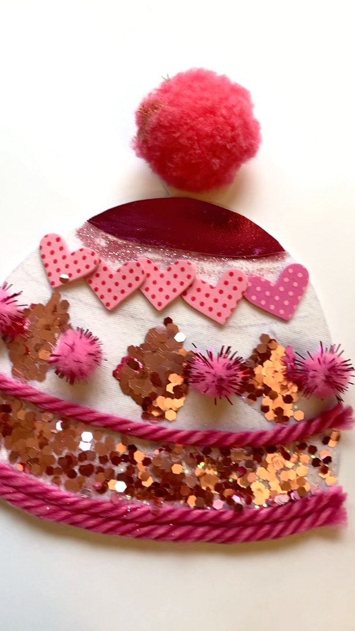 𝗜’𝗺 𝗱𝗿𝗲𝗮𝗺𝗶𝗻𝗴 𝗼𝗳 𝗮 𝗣𝗜𝗡𝗞 𝗖𝗵𝗿𝗶𝘀𝘁𝗺𝗮𝘀 💗
Do you have any pink obsessed family members? 💕💖💗💞💓🌸💘🐷🌺🌷👙🎀👚👛🩰🎟🦩🧞♀️
We do! 🤩 If I made my 3yo princess “Art Director” over Christmas, EVERYTHING would be PINK!! 😱
Anyone else love pink this much?! 😍
Tip:
We used a square of white fabric for the base of this activity (you may have seen me mention my mammoth quilt project in stories! 😅⬜️🟪🟨)
.
.
.
#pink #allaboutpink #kidscrafts101 #pinkchristmas #learningthroughplay #ourupcycledplay
#getcreativewith #createrecyclereuse #recyclerpourjouer #recyclemeplay #completementcraft #bastelnmitkindern #fabriccrafts #pedagogiealternative #quilt #fantasyhasreallynolimits #preschoolactivities #diychallengederwoche #funbudgetplay #creativityfound #recycleandplay #ourtwinkingstars #invitationtoplay #recyclereuse #earlyyearsideas #diyplayideas #manualidadesparaniños #heycraftykids #occuperlesenfants