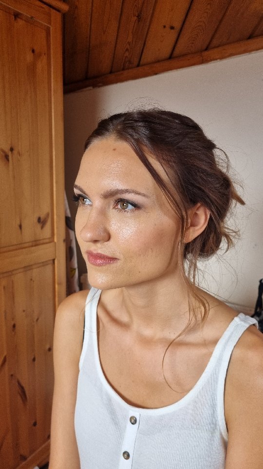 My beautiful bride Kinga got married last August. We decided to go for a very natural look as she doesn't really apply too much makeup on herself and we have added a few individual lashes at the outer corner. It was such a great pleasure to meet you and do your makeup for one of the most important days of your life!❤❤❤ #bride #bridemakeup #londonmakeupartist #glowyskin #naturalmakeup