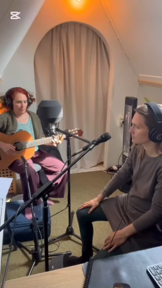 My heart and soul are asking me to give my voice and my music more time, more space. It’s something which makes me feel so deeply joyful and connected.
For a time now I have been on a journey to honor this calling in me.
Last fall/winter in a warm cocoon with the wonderful @suyana.music , I took space to reconnect and remember and be submerged in the healing power of voice.
In the early part of this year, @susieromusic Ro was my guide in facing some deep beliefs about my unworthiness and still showing up.
And since March, with the first signs of spring I have been held by @marieke_destemvandevrouw who offered me a safe space to explore one on one my soul’s calling and what it is asking of me.
The fruits are this spontaneous recording with the wonderful Marieke, of my song ‘you are a Goddess’. A song I created on 8/3/22 - international women’s day - as an ode to the incredible power of women.
It is my gift to you but also a reminder (to myself) of our incredible power. Something I am witnessing regularly through my work.
This first small step into the world with a creation of mine is a coming out. I hope and pray for more as my heart is full of gratitude and an impulse to welcome more.