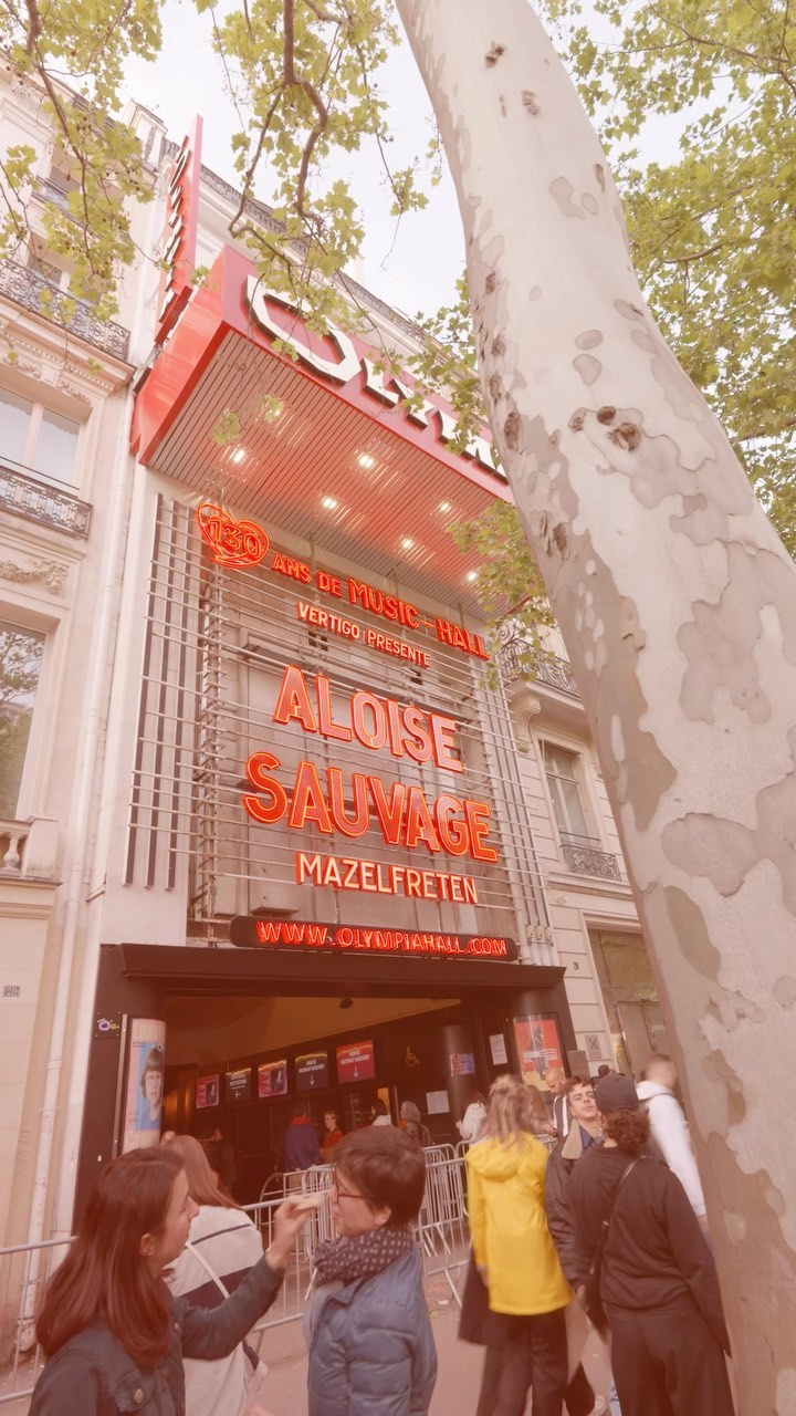 Le 16 Mai dernier nous avons eu l’honneur de danser en première partie d’ @aloisesauvage @olympiahall .
A cette occasion nous avons présenté « Bis Repetita », notre pièce de 20 min en compagnie de @filfrvp @motoko_udeep accompagné de @carlinepop à la prod & @alicelemonnier_ assistante.
shoot by @streetiz
ps : nous sommes tres impatient de vous présenter les dates de la nouvelle saison 🌞🫶