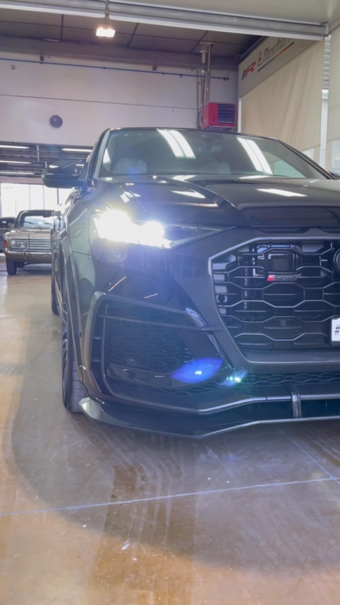 🏁 ABT RSQ8-R - 1 of 125
#abtsportsline #rsq8r #rsq8abt #rsq8 #ultimatedrivingmachine #sportcar #audipassion #audifans #sion #sierre #martigny #conthey #saviese #ayent #cransmontana #nendaz #fully #valais #valaiswallis #carrosseriesuisse #carrosserie #carrosseriepeinture