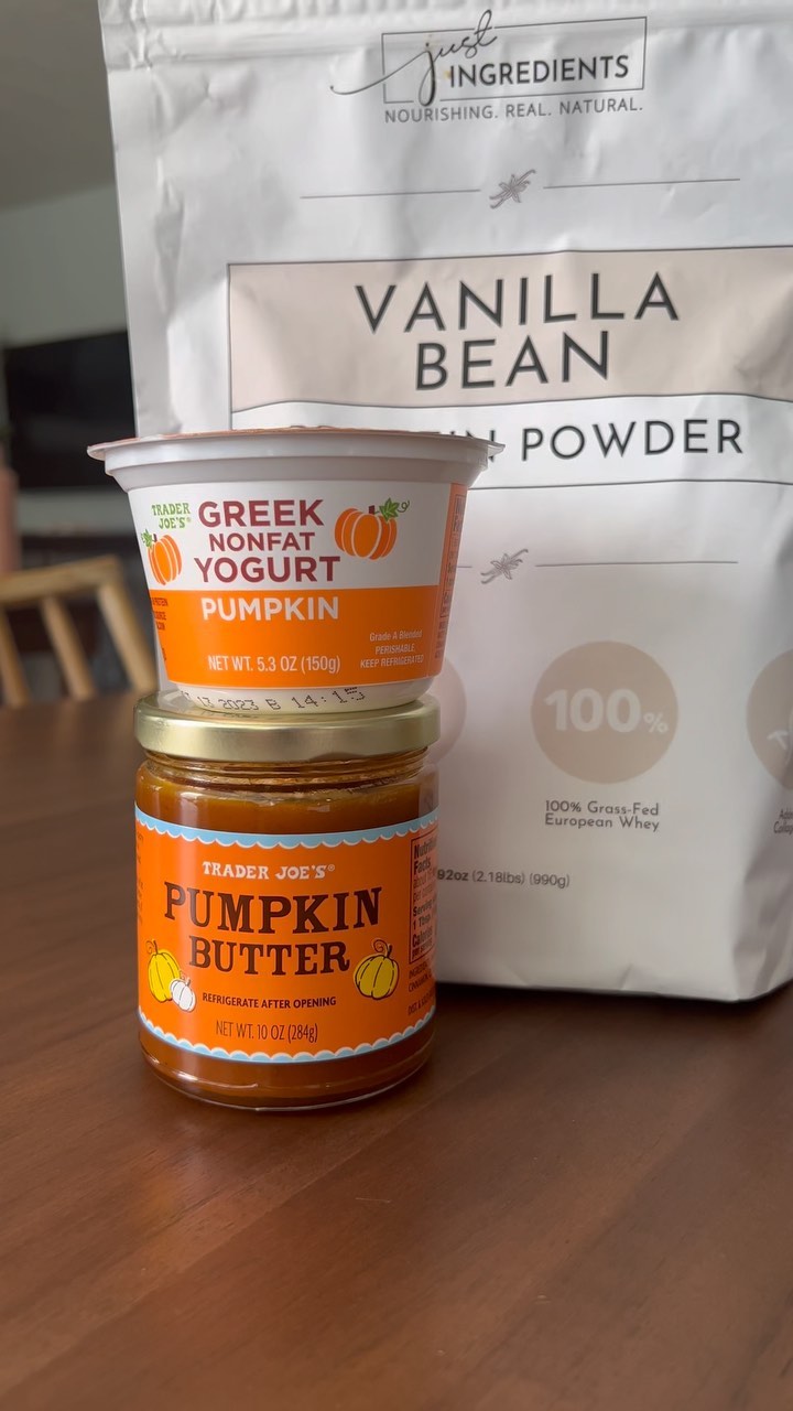 A few fun fall @traderjoes products for this delicious pumpkin chocolate chip smoothie!
Amounts can be adjusted for your personal macros!
This one has 322 kcals 31 carbs 30 protein 12 fats
🧡🧡DELICIOUS 🧡🧡